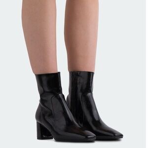 L'INTERVALLE Shiny Black Heeled Boots